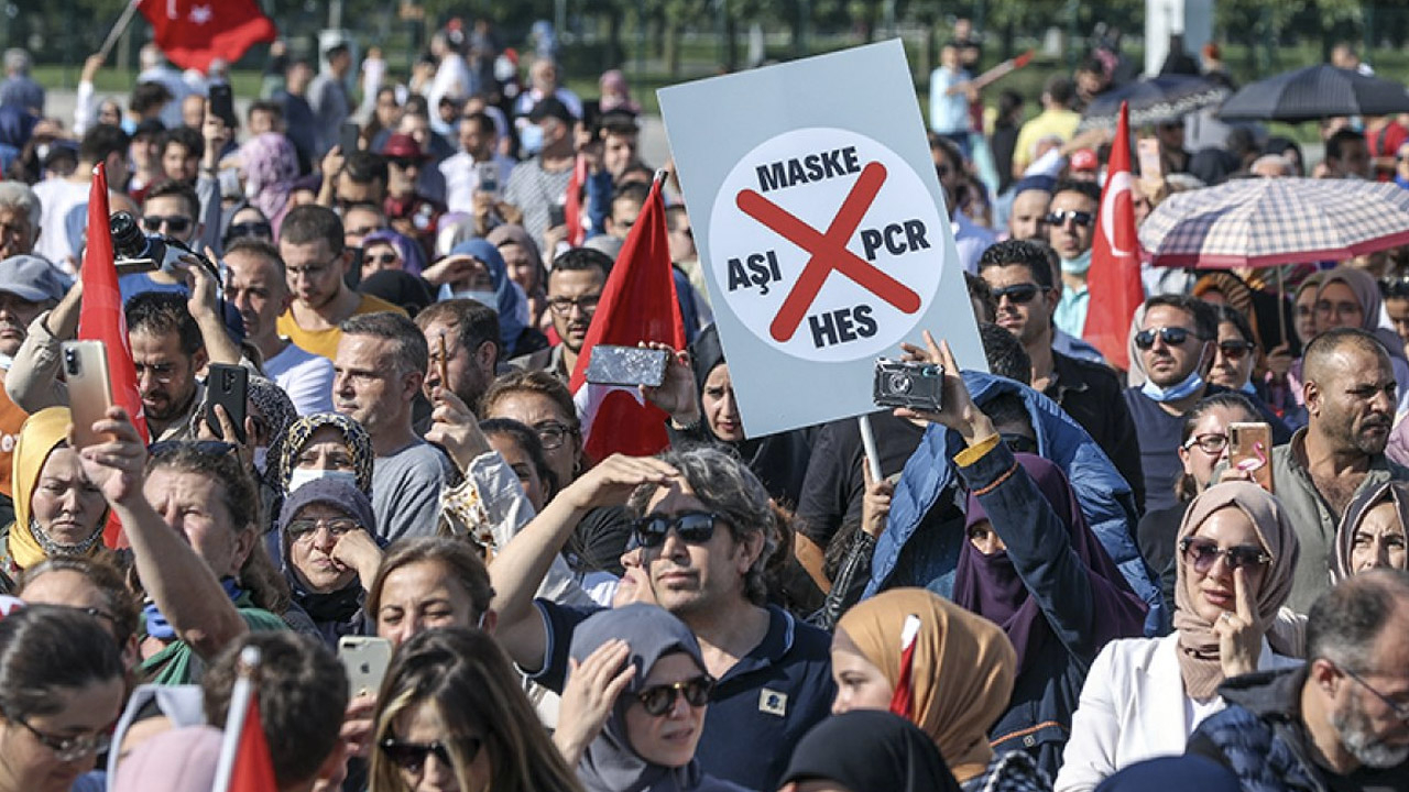 Aşı karşıtları bunu da yaptı: Aşılanmamış kişilerden toplayıp depolayacaklar