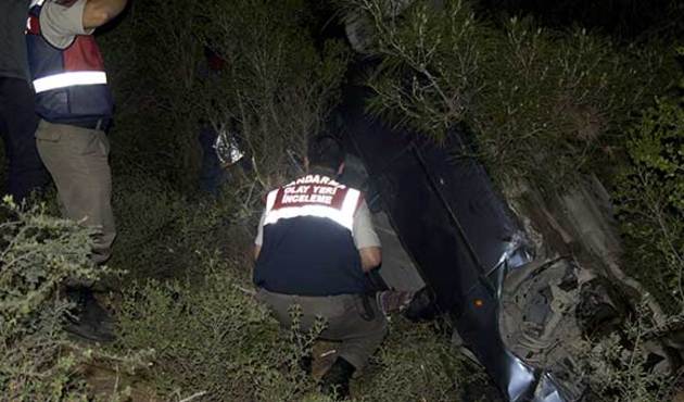 İzmir'de trafik kazası: 1 ölü 2 yaralı!