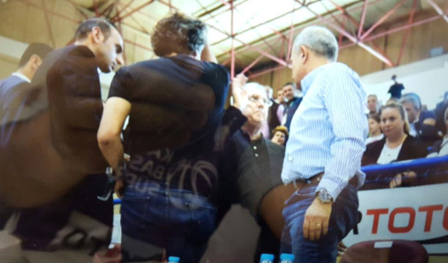 Aziz Yıldırım'dan rakip takım başkanına Osmanlı tokadı! İşte şok görüntüler... / VİDEO
