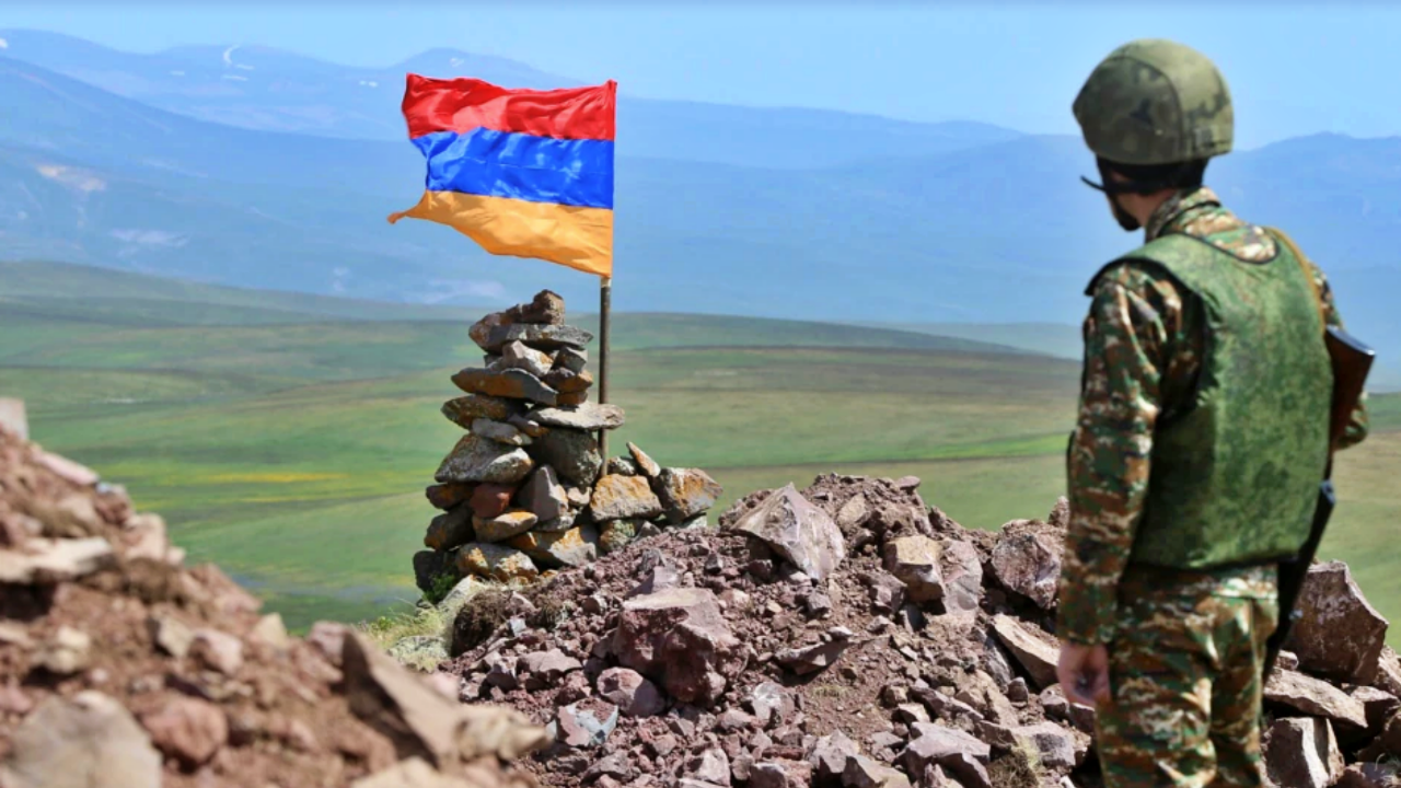 Ermenistan askerleri Azerbaycan askerlerinin üzerine ateş açtı!