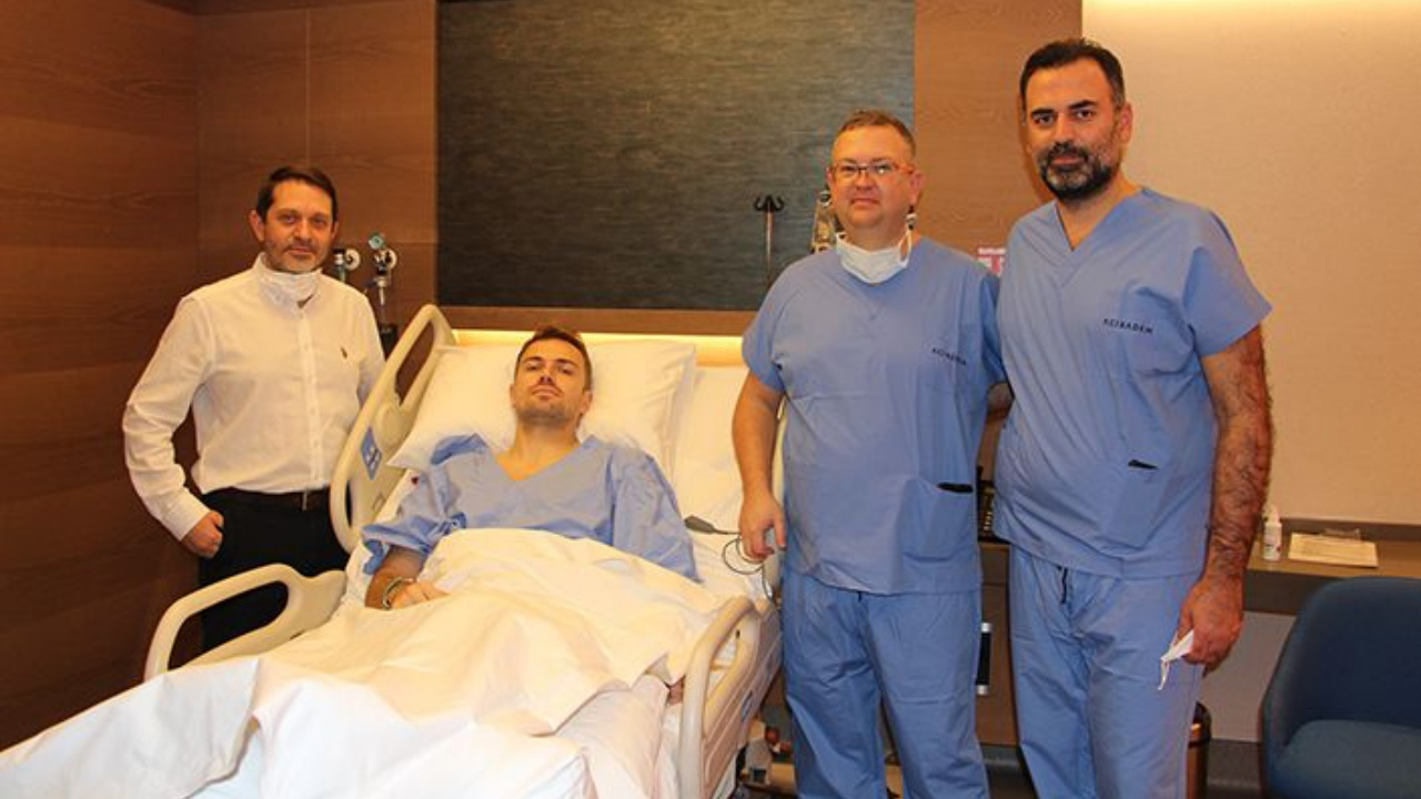 Ön çapraz bağı kopan Beşikaş'ın tecrübeli kalecisi Mert Günok ameliyat oldu
