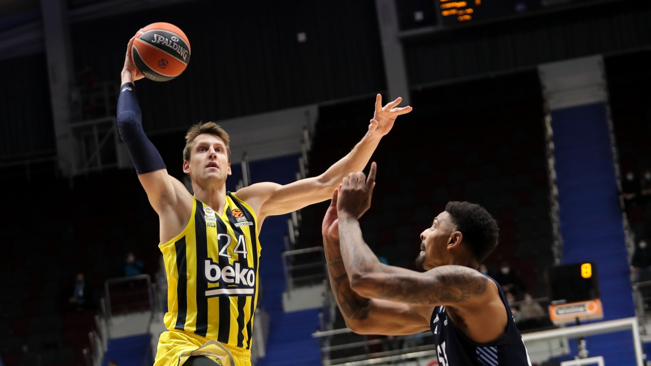 Jan Vesely'den Rusya'da basketbol şov! Fenerbahçe Beko, Zenit'i 80-86 mağlup etti