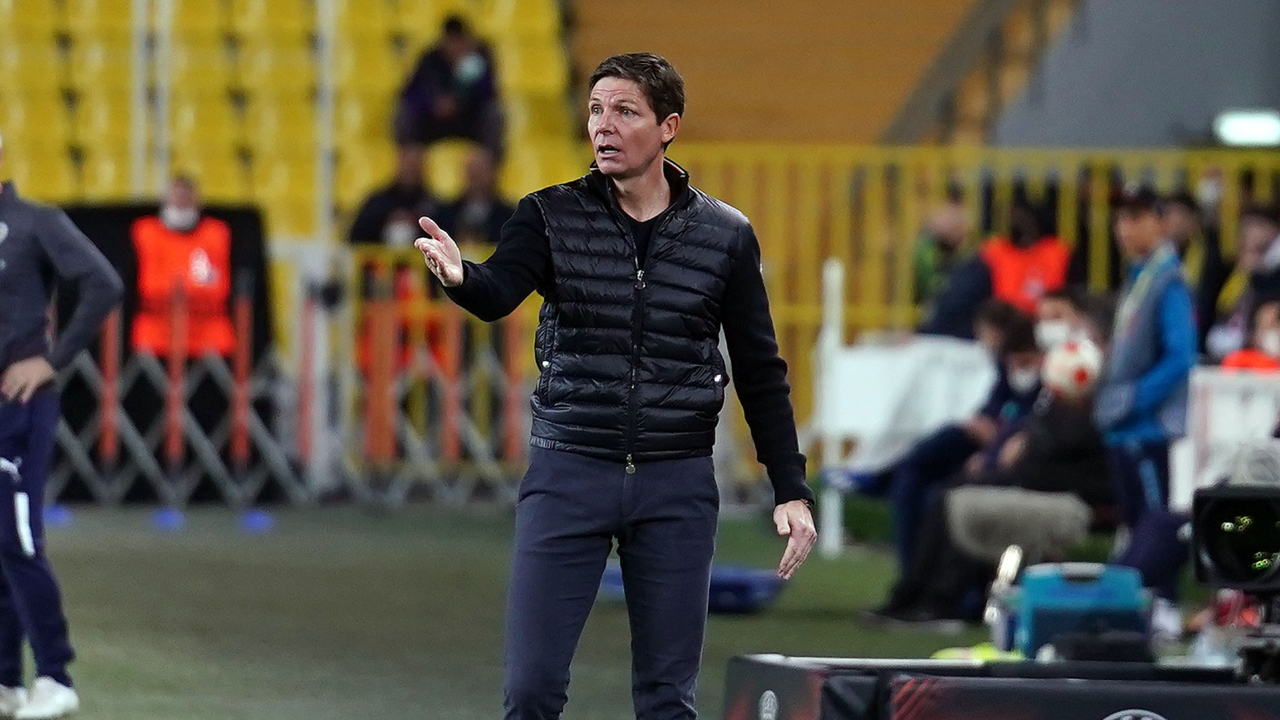 Oliver Glasner: Fenerbahçe gibi büyük bir takımın olduğu gruptan lider çıkmak başarımızı büyütüyor"