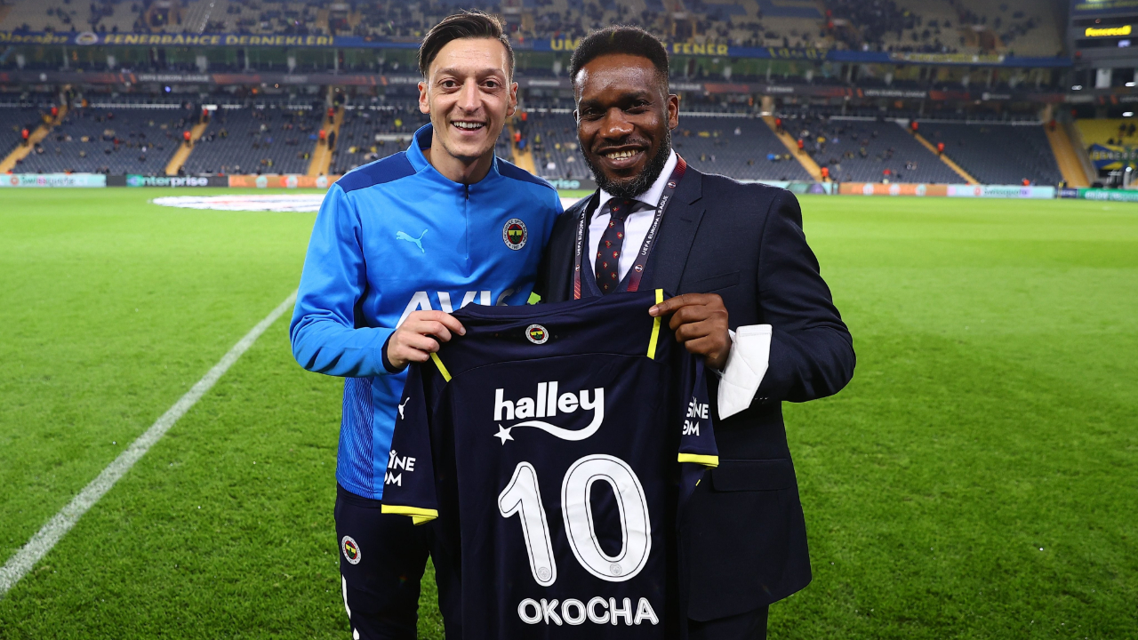 Jay Jay Okocha yıllar sonra Kadıköy'de... Fenerbahçe taraftarı efsane isimle buluştu
