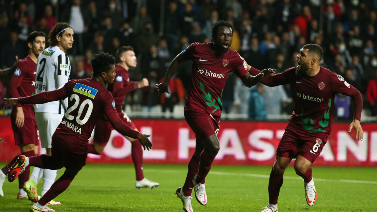 Alsancak Mustafa Denizli Stadı'nda açılışı Hatayspor yaptı... İlk gol Cesar Pinares'ten