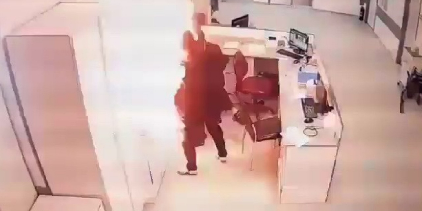 Zonguldak’ta acil servisteki patlama anı kamerada!
