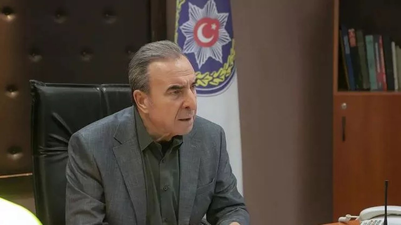 Zafer Ergin'in eşi kendisinden daha ünlü çıktı! Arka Sokaklar'ın Rıza Babasının eşi ünlü oyuncu...