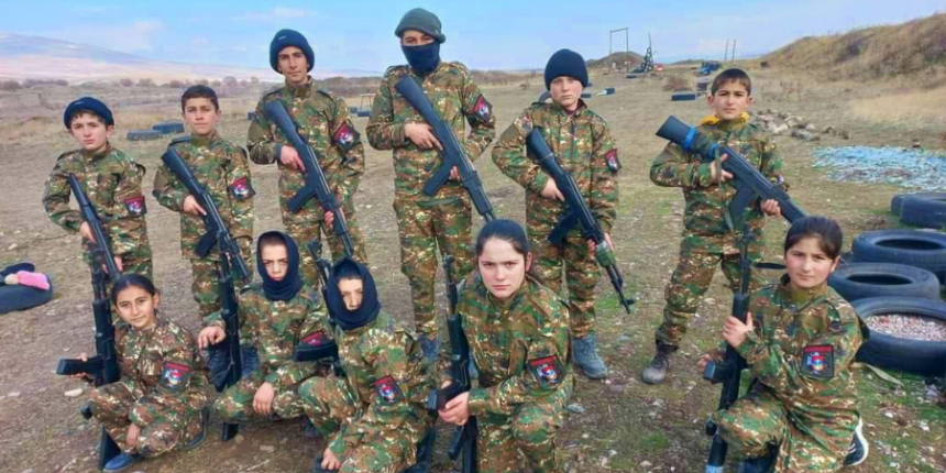 Korkunç iddia fotoğraflandı: İşte Ermenistan'ın 'çocuk askerleri'!