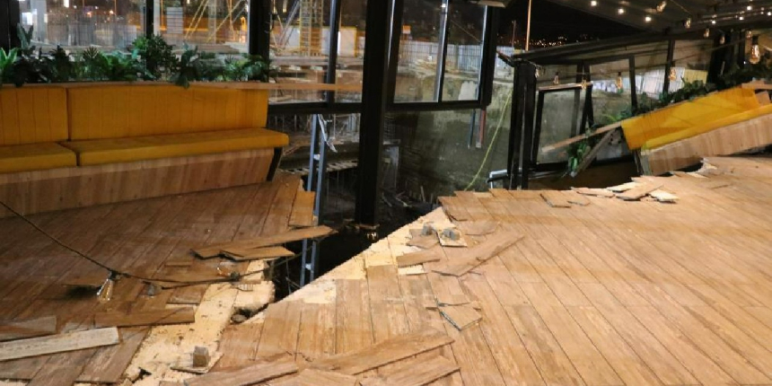 AVM'deki kafe çöktü! Korku dolu anlar kamerada...