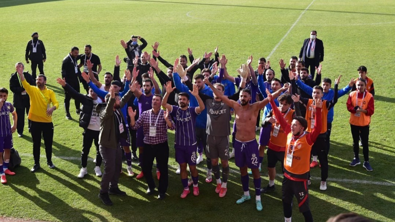 Afyonspor gözünü Spor Toto 1. Lig'e dikti... Bayburt'a da af yok...