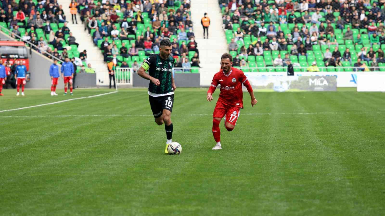 Sakaryaspor yoluna yenilgisiz devam ediyor... Lider bu hafta da Serik Belediyespor engelini kayıpsız geçti