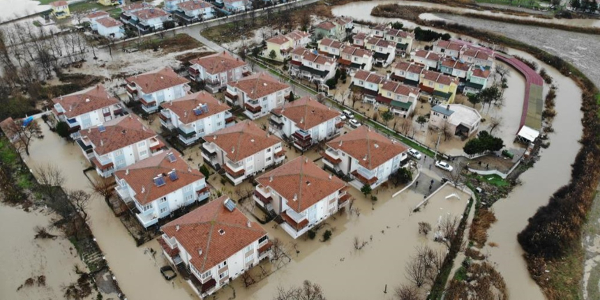 Sel suları Edirne'yi bu hale getirdi! Sular içinde kalan evler havadan görüntülendi
