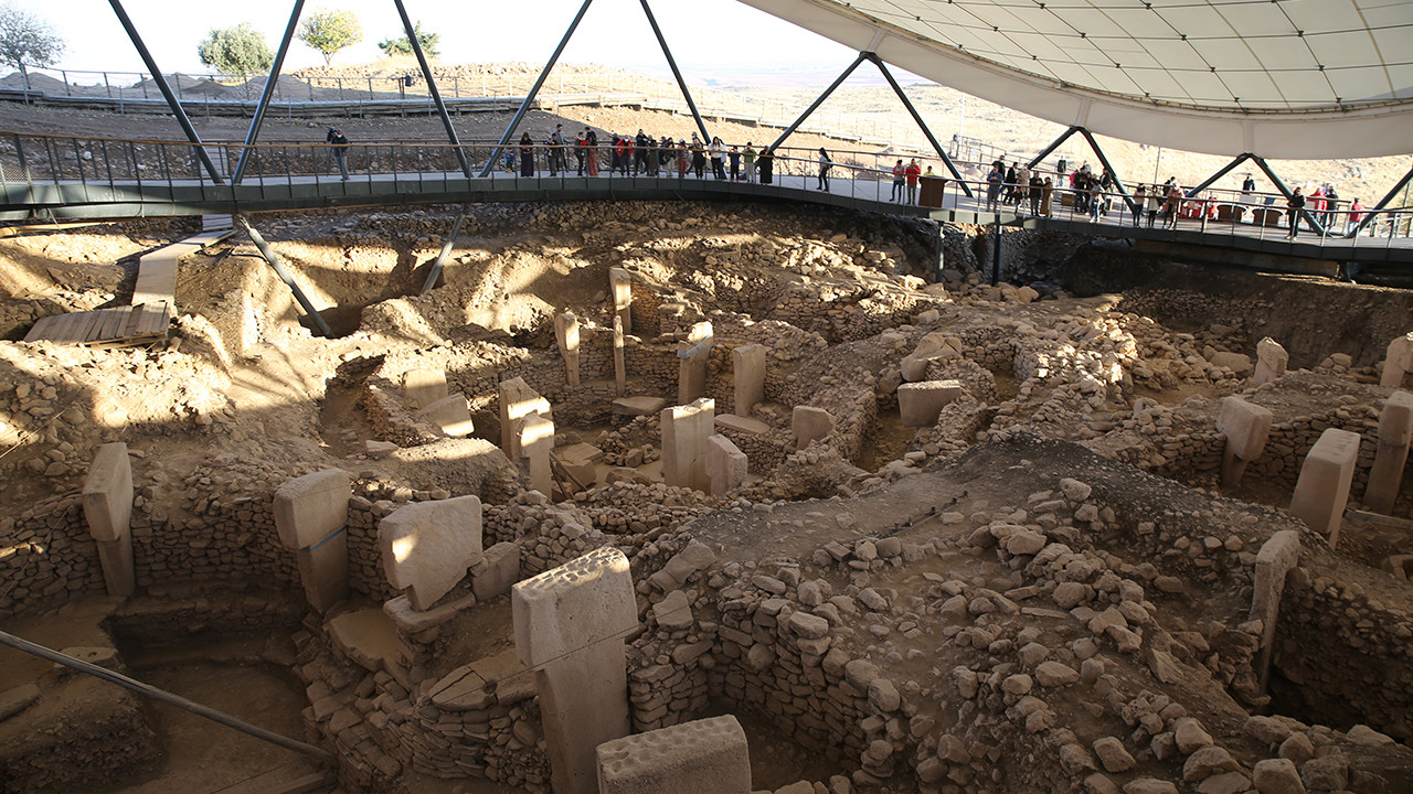 Sıcak havayı fırsat bilenler akın etti! Göbeklitepe'de hafta sonu yoğunluğu
