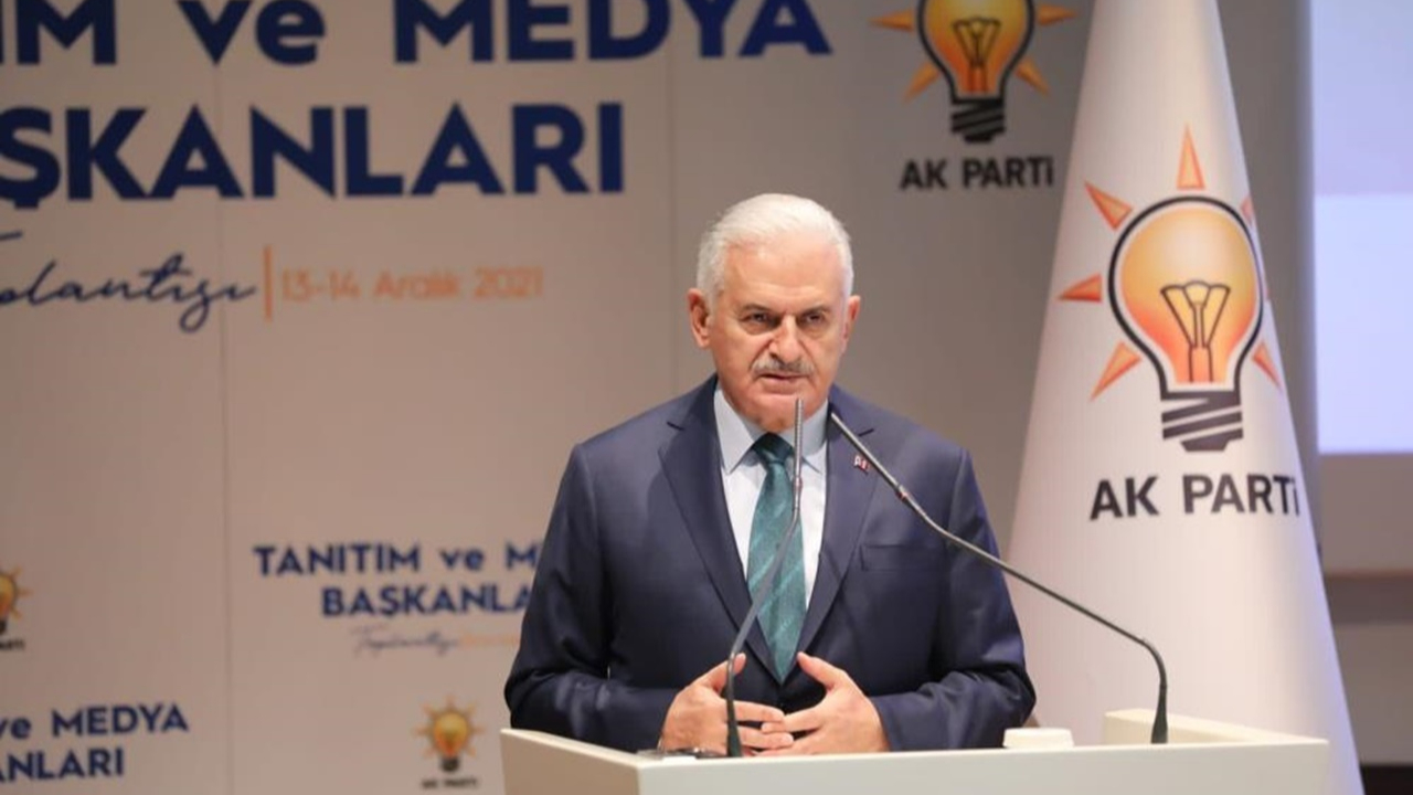 Binali Yıldırım'dan partililere çağrı: Sosyal medyayı etkin kullanın