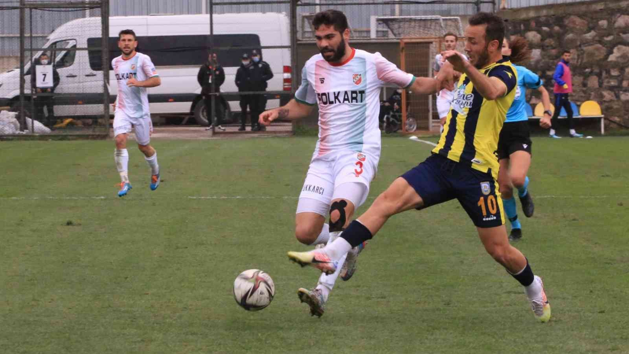 TFF 3. Lig 3. Grup'ta Belediye Derincespor ile Karşıyaka 1-1 berabere kaldı