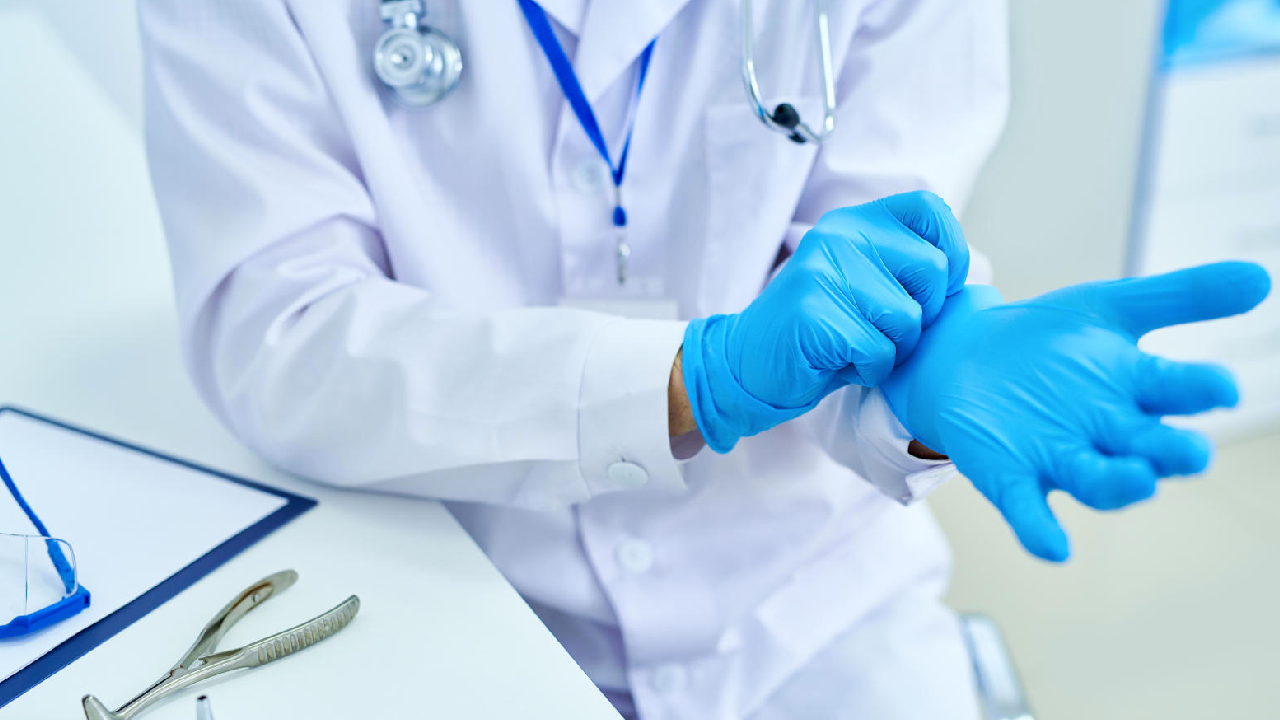 Zam düzenlemesi ertelenen doktorlar iş bırakma eylemine gidiyor