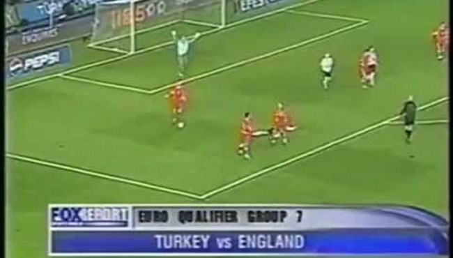 Beckham'la kafa bulan adam : Alpay Özalan!