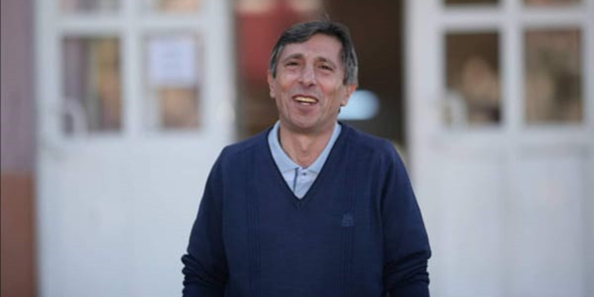 Kayıp okul müdürü okul merdivenlerinde ölü bulundu!