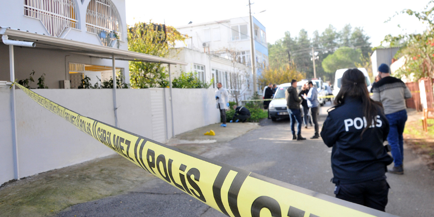 Miras yüzünden ablasını öldürdü, polise "Gelin alın" dedi!