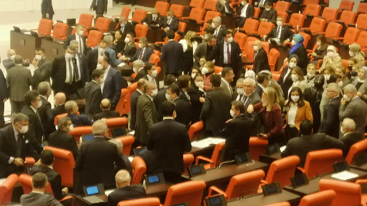 TBMM Genel Kurulu’nda gerginlik! 'FETÖ'cüsün sen, sus'
