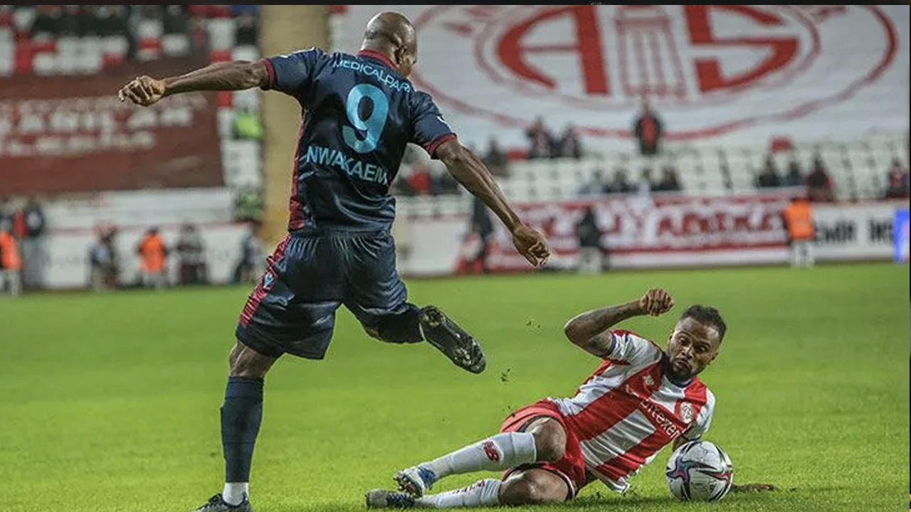 Trabzonspor'da sakatlık şoku: Nwakaeme ilk yarıyı kapattı