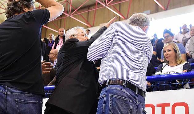 Rakip başkana tokat atan Aziz Yıldırım'a şok! Bunu beklemiyordu...