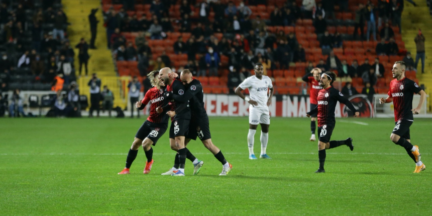 Fenerbahçe, Gaziantep FK deplasmanında mağlup... João Figueiredo hayatının maçını oynadı