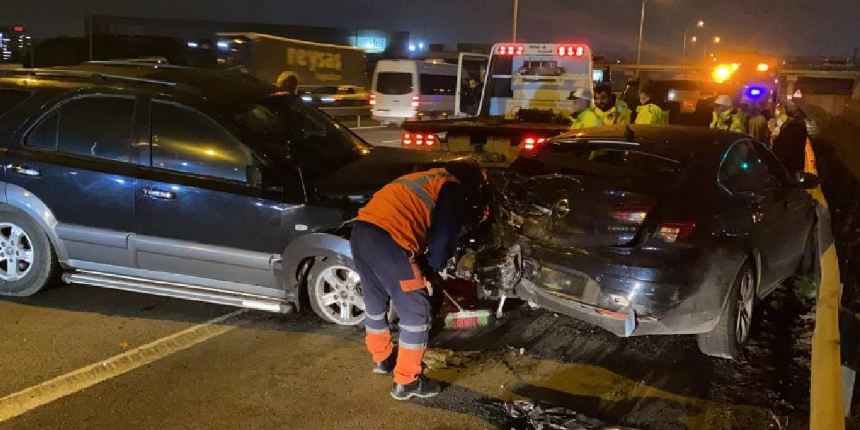TEM’de cip, emniyet şeridindeki araçlara çarptı: 4 yaralı