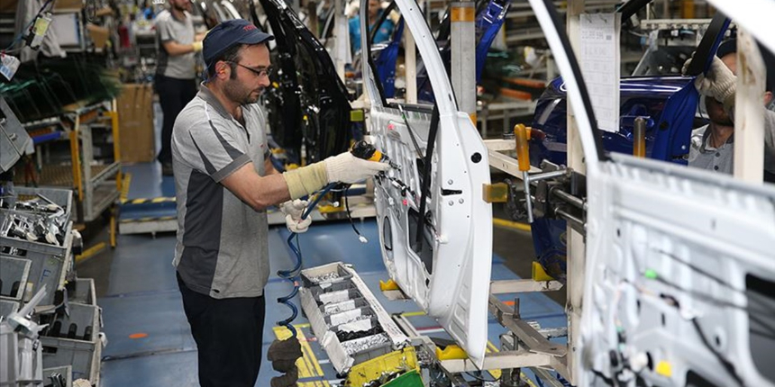 Japon otomotiv devi Toyota'da üretimi durdurma uzatıldı