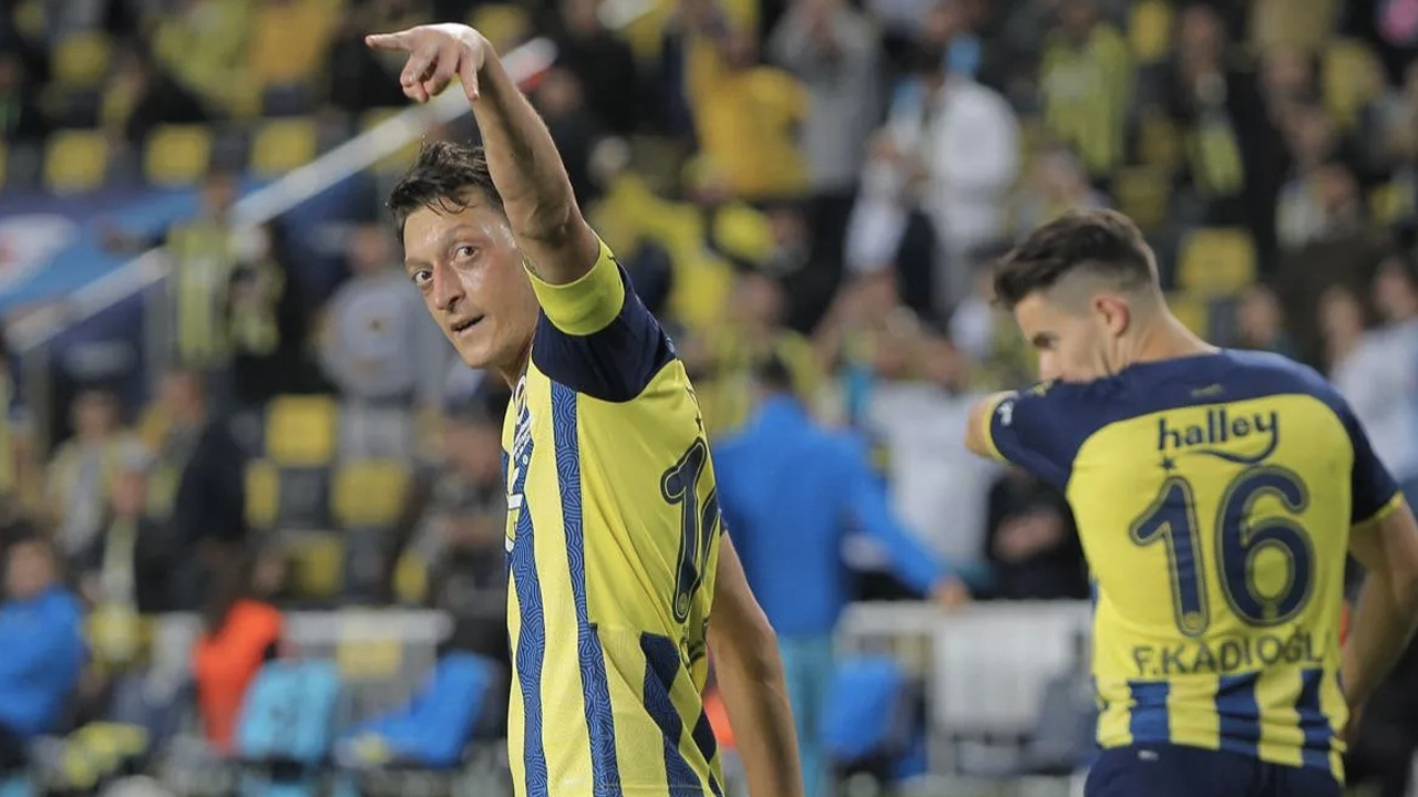 Mesut Özil takım arkadaşlarına sitem etti: Bize yakışmadı