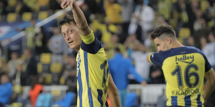 Mesut Özil takım arkadaşlarına sitem etti: Bize yakışmadı