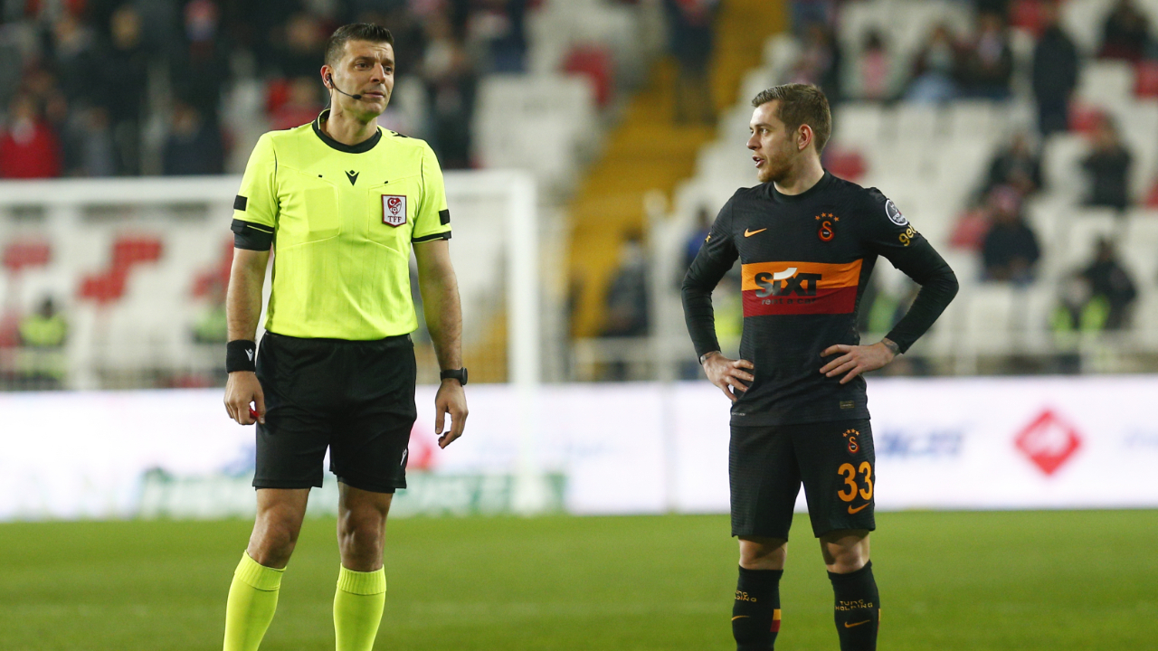 "Hasta Galatasaraylı" hakem Ümit Öztürk, Sivas'ta Sarı-Kırmızılılar'ı fena yaktı