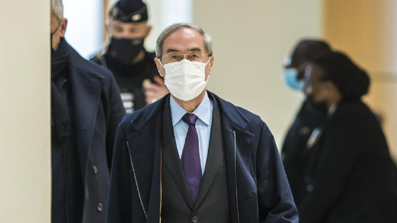 Fransa eski İçişleri Bakanı Gueant devlete olan borcunu ödemediği için tutuklandı