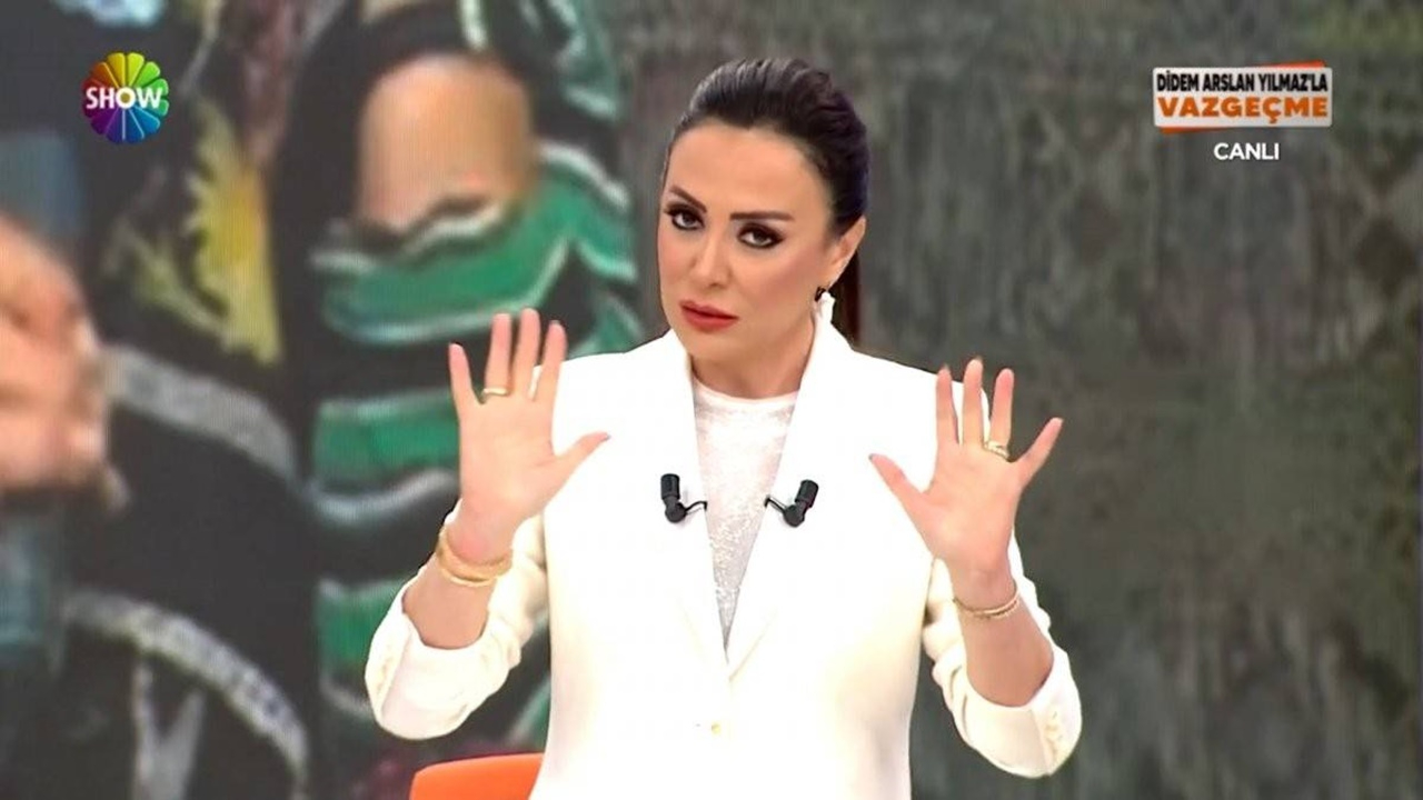 Didem Arslan Yılmaz konuğunu çalmaya çalışan rakiplerine öfke kustu: "Namussuzluk yapmayın"