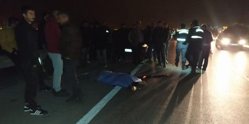 Bozulan aracıyla uğraşırken tır çarptı! Feci şekilde can verdi!