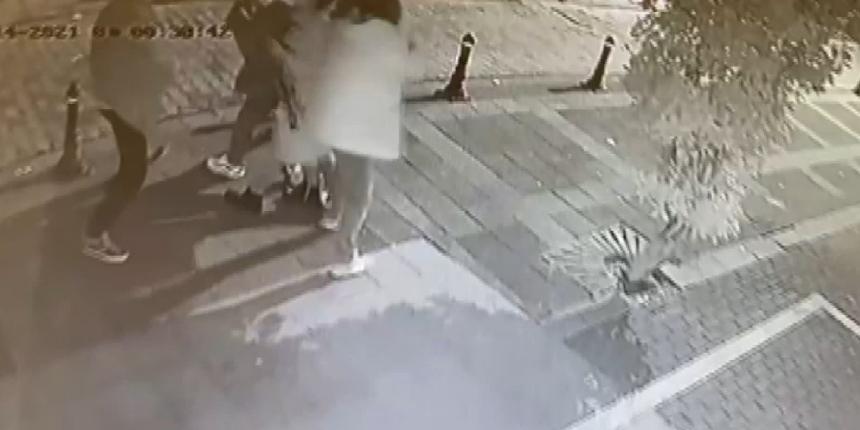 Moda'da sokağa idrar yapma kavgası: 2 şüpheli adli kontrolle serbest