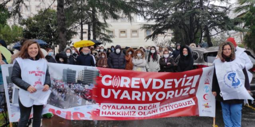 Maaş ödeme sisteminin değiştirilmesini isteyen sağlık çalışanları ülke çapında grevde!
