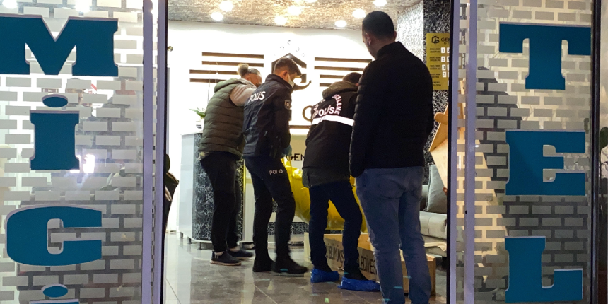 Otel odasında cinayet! Genç kadın kanlar içinde bulundu