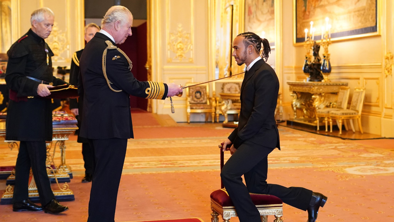 "Sir Lewis Hamilton" nişanını aldı...  Şövalye ilan edilen dördüncü Formula 1 pilotu oldu