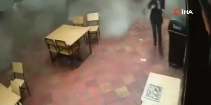 Ölümden kaçış! Çöken çatının altında kalmaktan böyle kurtuldu