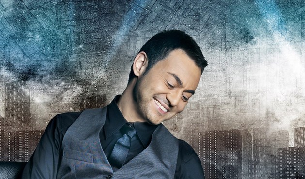 Serdar Ortaç Miami'de "donla" denize girdi!