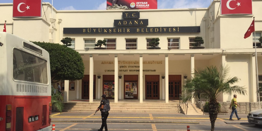 Adana Büyükşehir Belediyesi'nde işten çıkarmalar sürüyor!