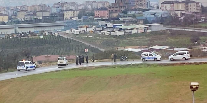 Vahşet! Silahla vurduğu kadını boş araziye bıraktı!