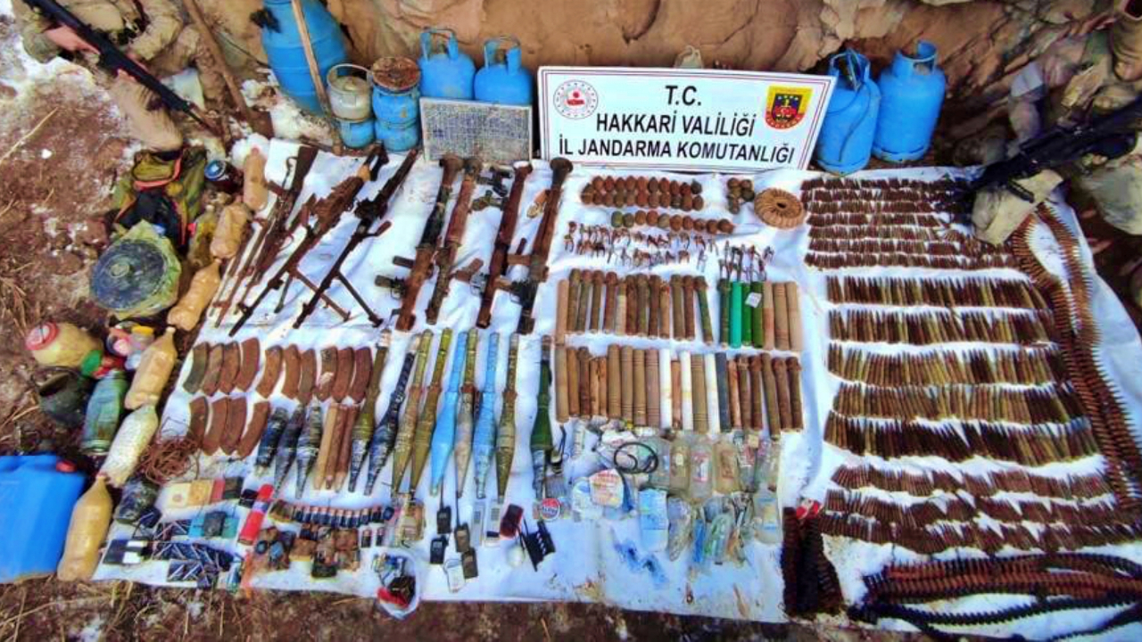 PKK'ya büyük darbe: Mühimmat dolu mağara ele geçirildi!