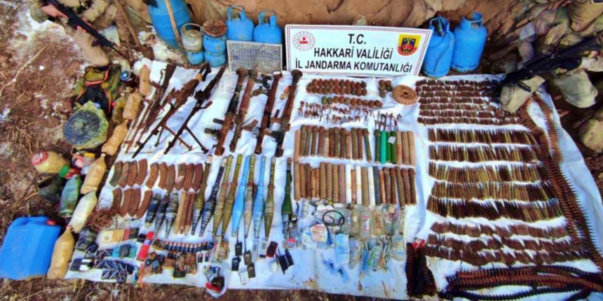 PKK'ya büyük darbe: Mühimmat dolu mağara ele geçirildi!