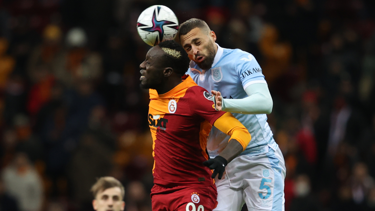 Galatasaray hala kazanamıyor... Başakşehir maçında beraberliği Mohamed kurtardı