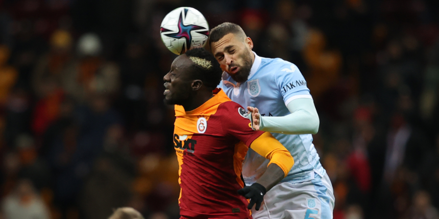 Galatasaray hala kazanamıyor... Başakşehir maçında beraberliği Mohamed kurtardı