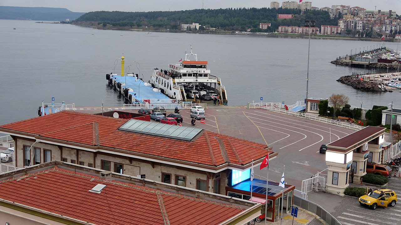 Gökçeada ve Bozcaada'ya bazı feribot seferleri iptal edildi