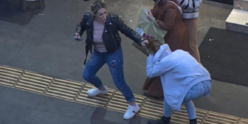 Kızını sokakta görünce gözü döndü! Saçlarından tutup sürükledi...Çığlıkları sokağı inletti