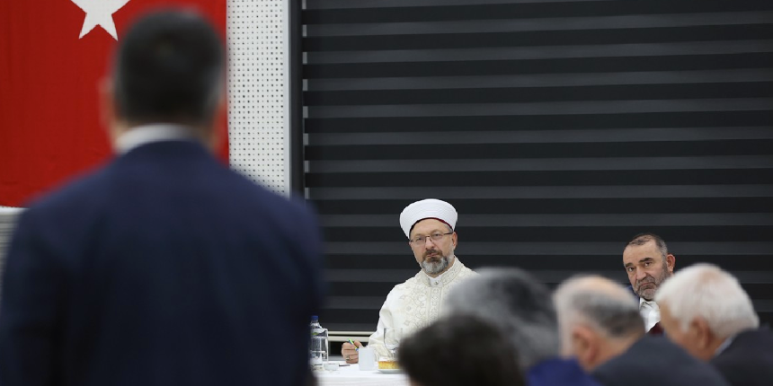 Diyanet İşleri Başkanı Erbaş, Artvin’de STK temsilcileriyle görüştü